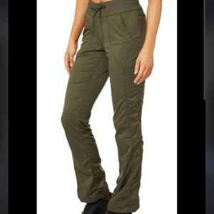 The North Face Aphrodite 2.0 Green Full Length Pants Medium